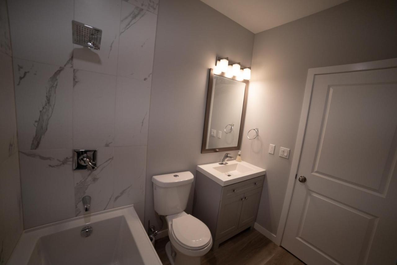 Kid & Pet Friendly Walkout Bsmt 90 Mins To Banff And 30 Mins To Downtown Calgary